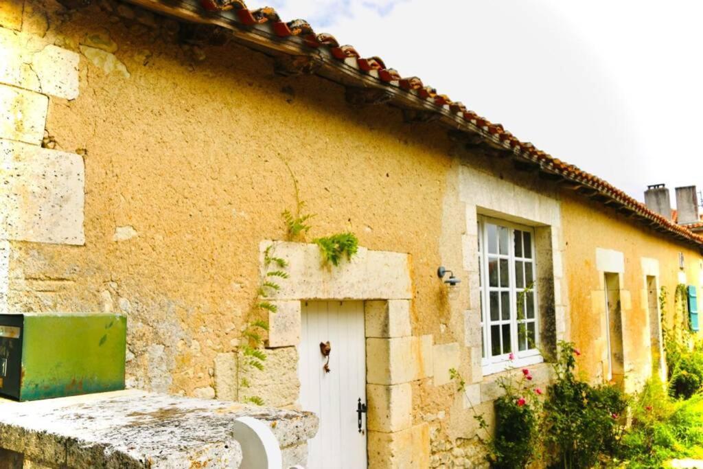 As Seen On A New Life In The Sun - Beautiful 3 Bedroom Cottage With Shared Pool Montboyer Exterior photo