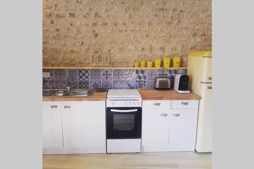 As Seen On A New Life In The Sun - Beautiful 3 Bedroom Cottage With Shared Pool Montboyer Exterior photo