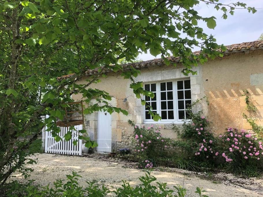 As Seen On A New Life In The Sun - Beautiful 3 Bedroom Cottage With Shared Pool Montboyer Exterior photo